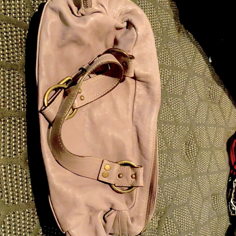 genuine leather minor flaws, broken zipper